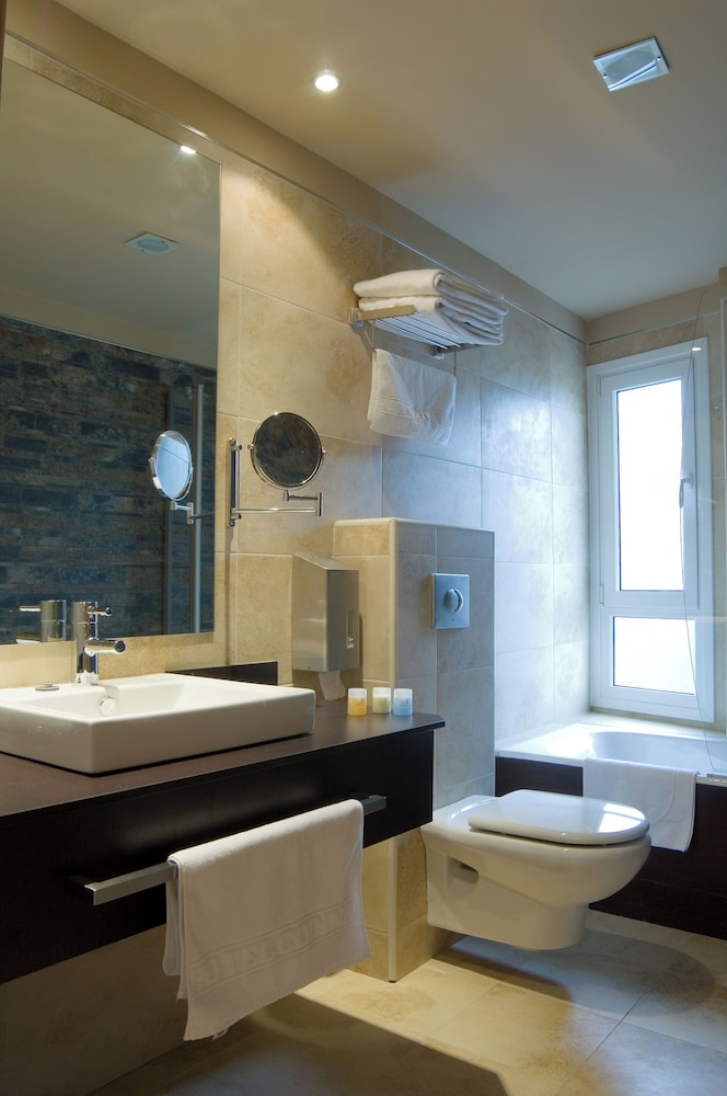 Classic Triple Room (con dos camas) - Photo 2