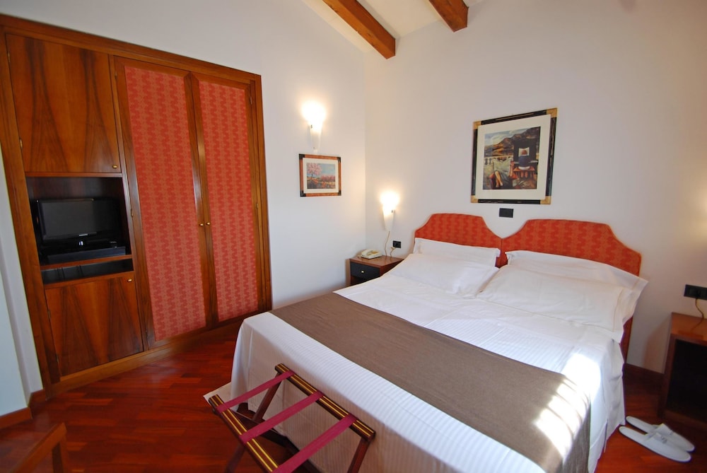 Standard Double Room - Photo 6