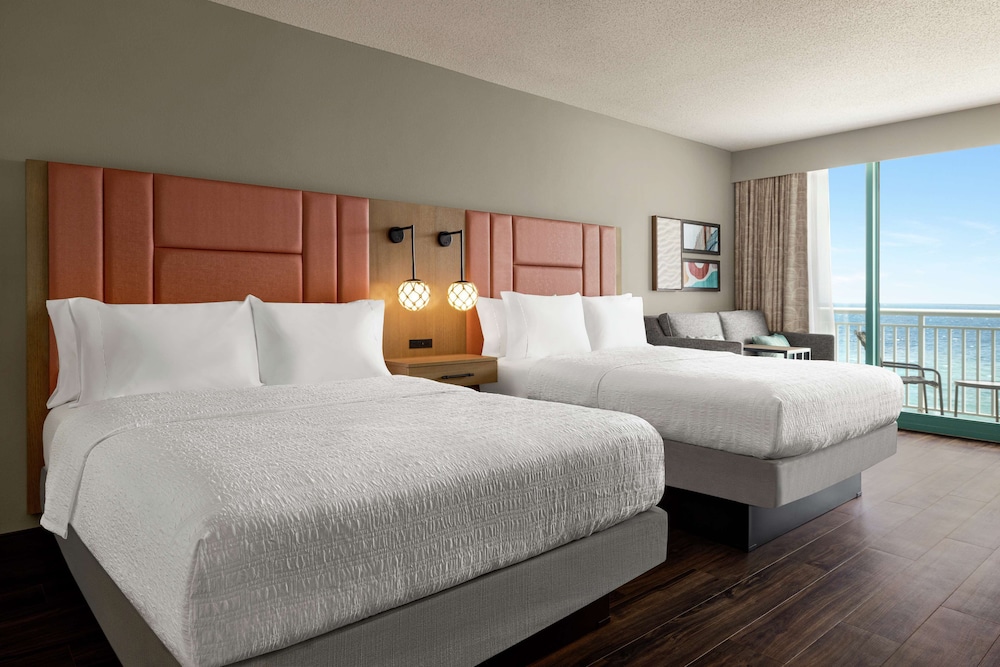 Oceanfront, 2 Queen Beds, 1 Sofa Bed, Bathtub, Floors 3-4 - Photo 8