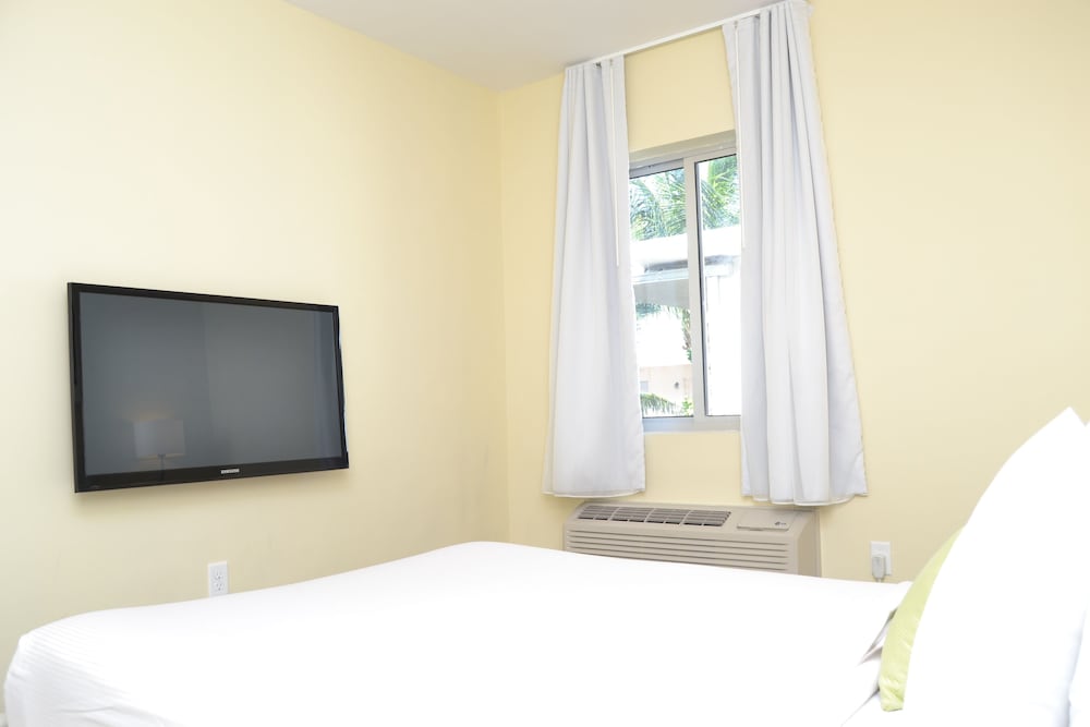 Suite, 2 Bedrooms (1 King and 2 Queen Beds) - Photo 9