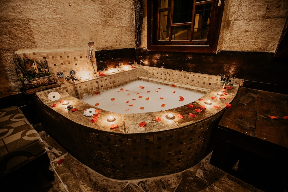 Honeymoon Room photo 3
