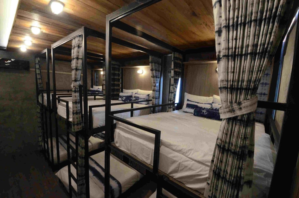 Gemischter Schlafsaal mit Doppelbett