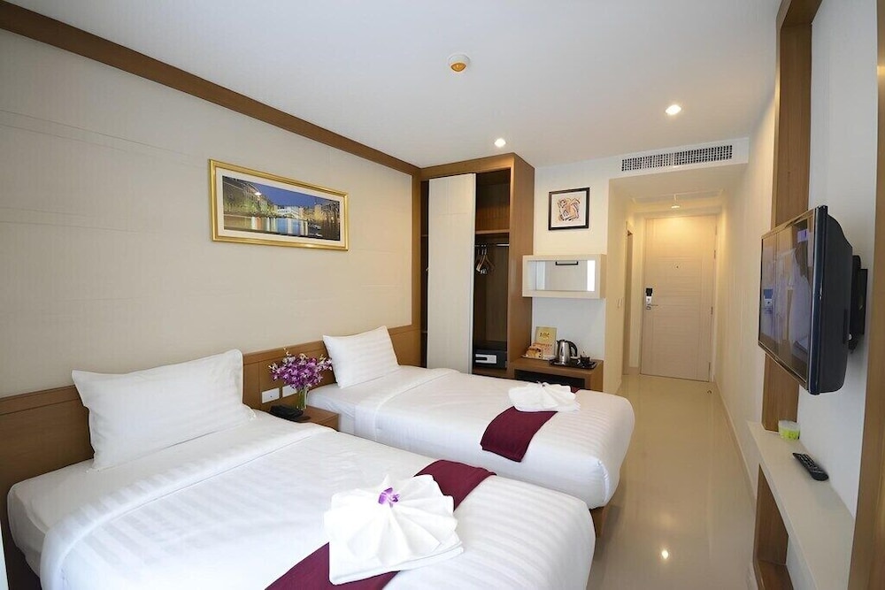 Standard Twin Room, City View