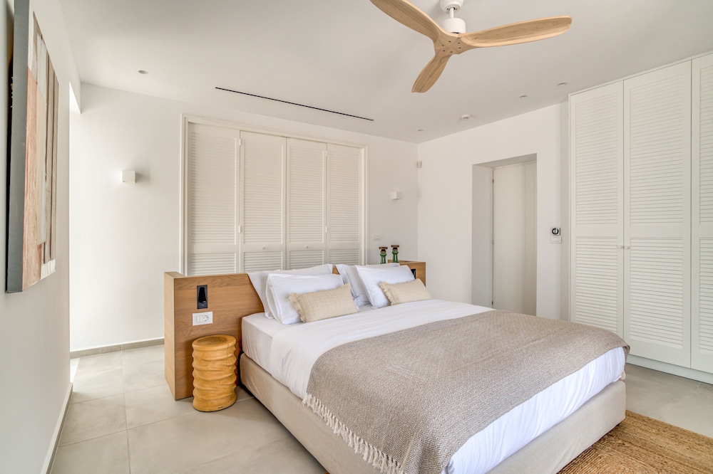 Luxury Villa, Multiple Bedrooms, Private Pool, Sea View