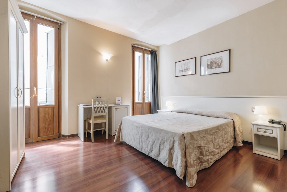 Double Room - Photo 2