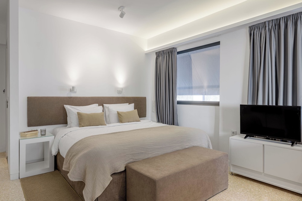 Momo Suites, Acropolis by Aura Homes C photo 2