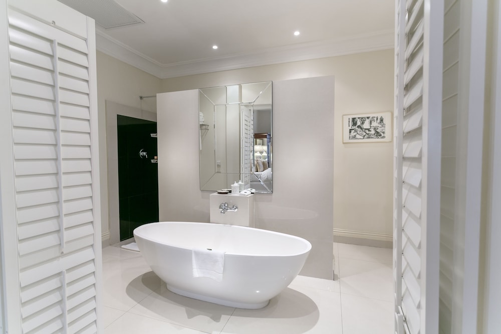 Standard Suite, 1 King Bed
