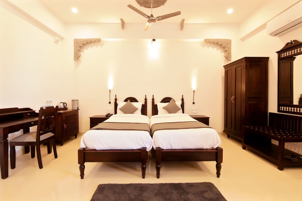 Royal Room - Photo 10