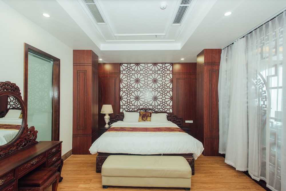 Royal Suite photo 2