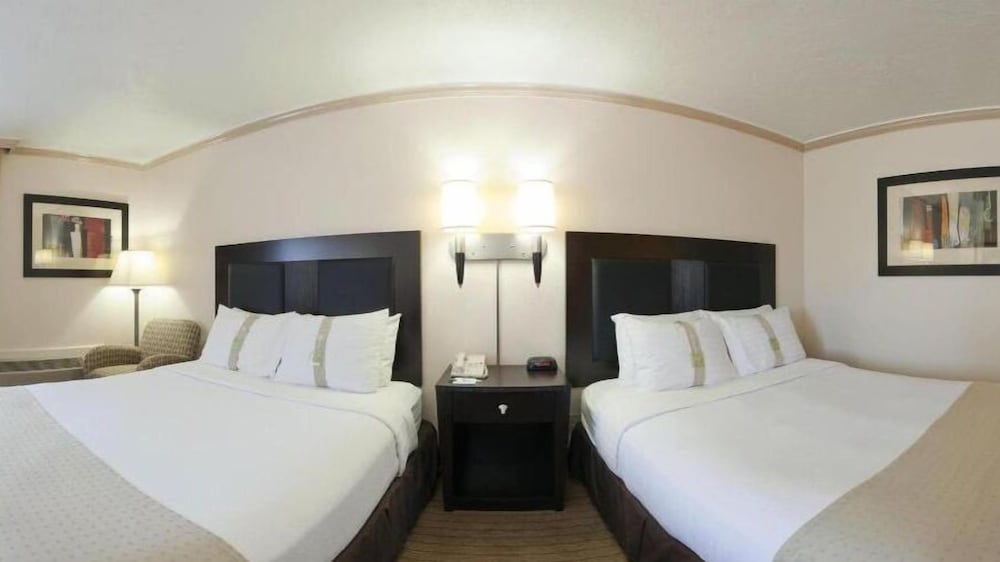 Premium Room, 2 Queen Beds, Accessible (Communications) - Photo 2