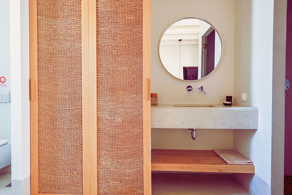 Double Bed Luxury Boutique Suite with Private Plunge Pool - Photo 10