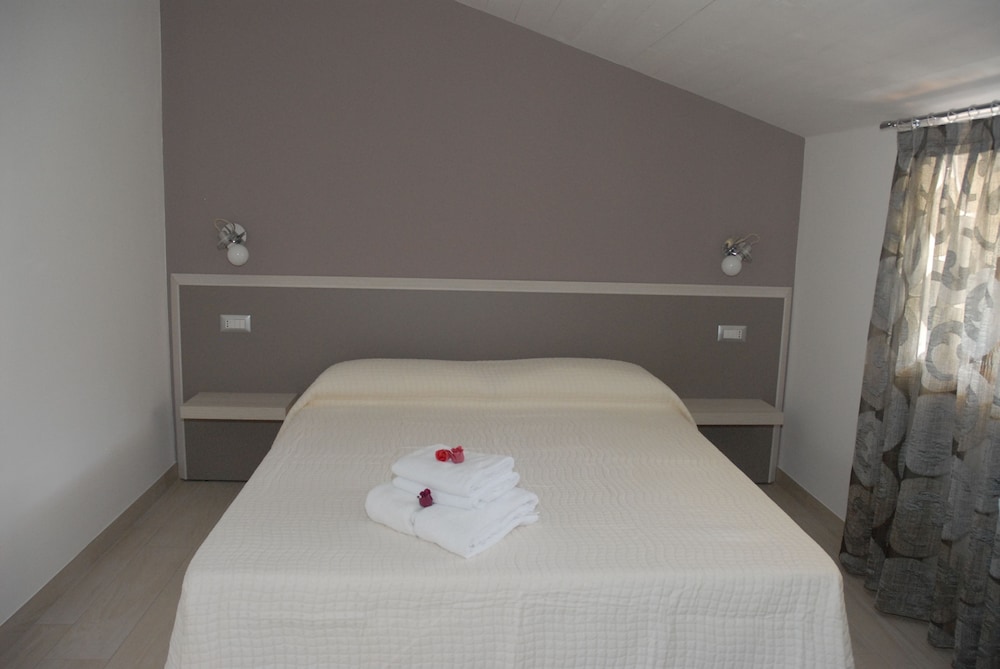 Standard Double Room, 1 Queen Bed photo 3