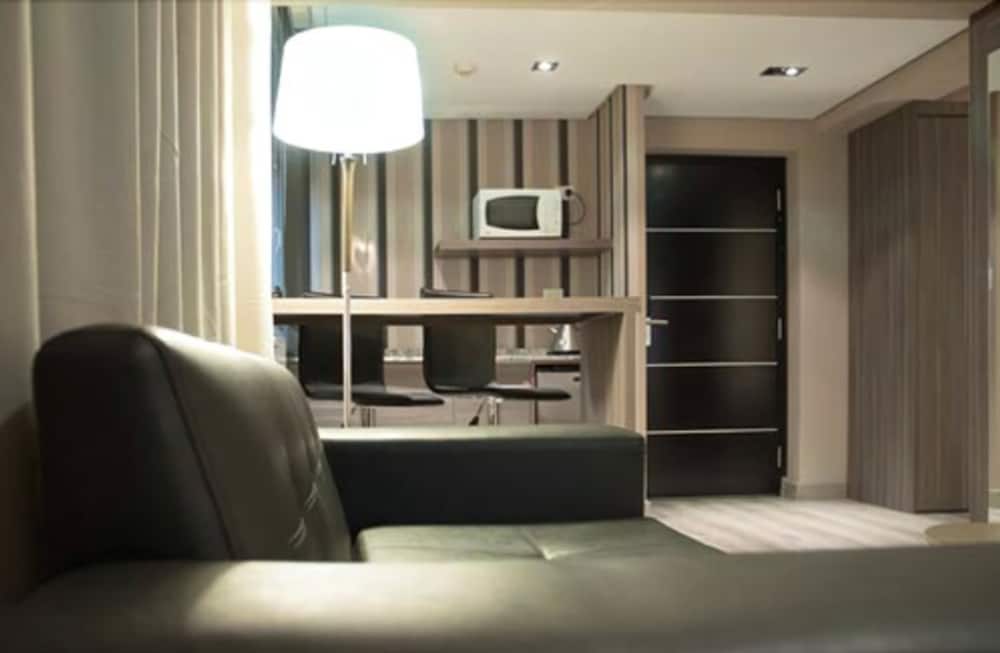 Suite, 2 Twin Beds photo 3