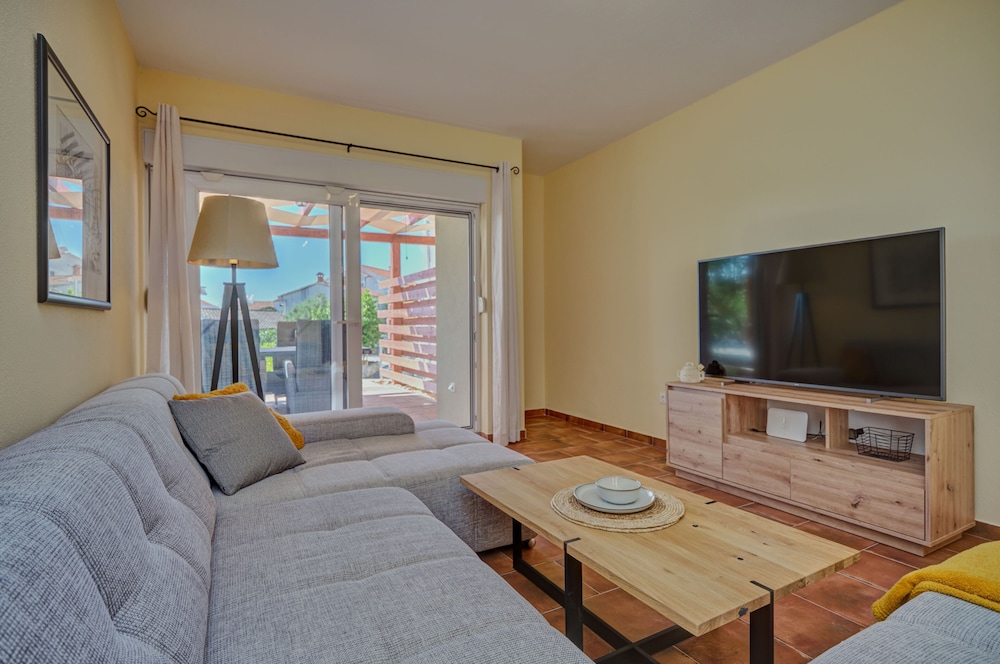 Apartment photo 1