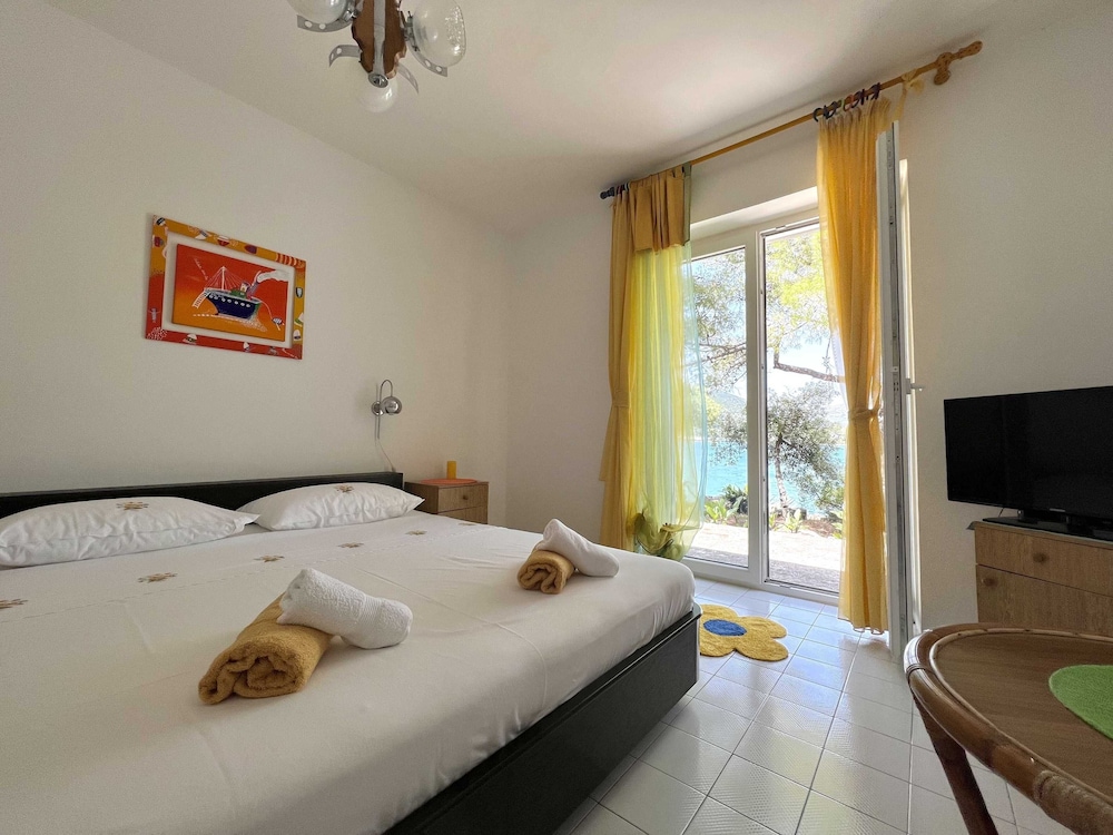 Apartment (One Bedroom Apartment with Terrace an)