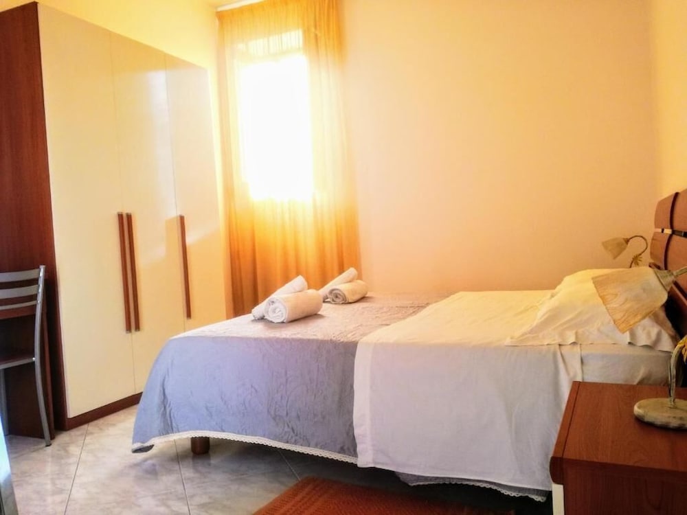 Double Or Twin Room, 1 Queen Bed photo 2