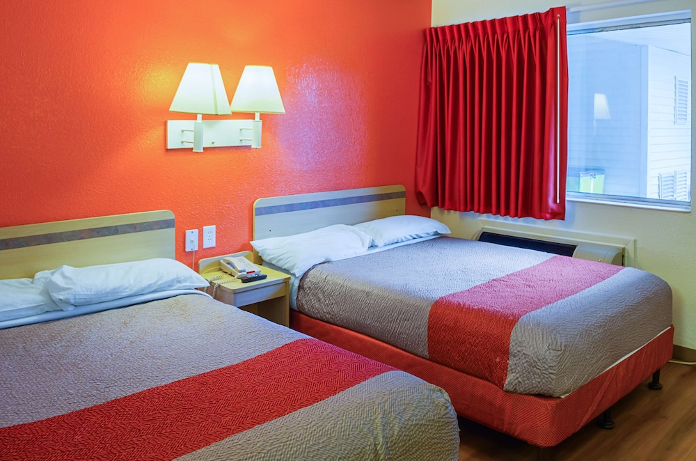 Standard Double Room, Refrigerator & Microwave photo 1