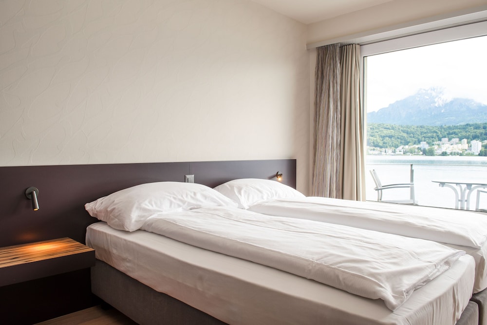 Classic Twin Room, Balcony, Lake View - Photo 8