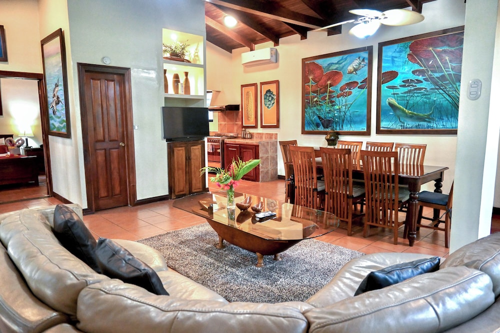 Suite - Photo 10