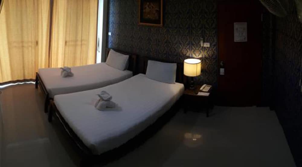 Deluxe Twin Room, 2 Twin Beds, Non Smoking, City View photo 2