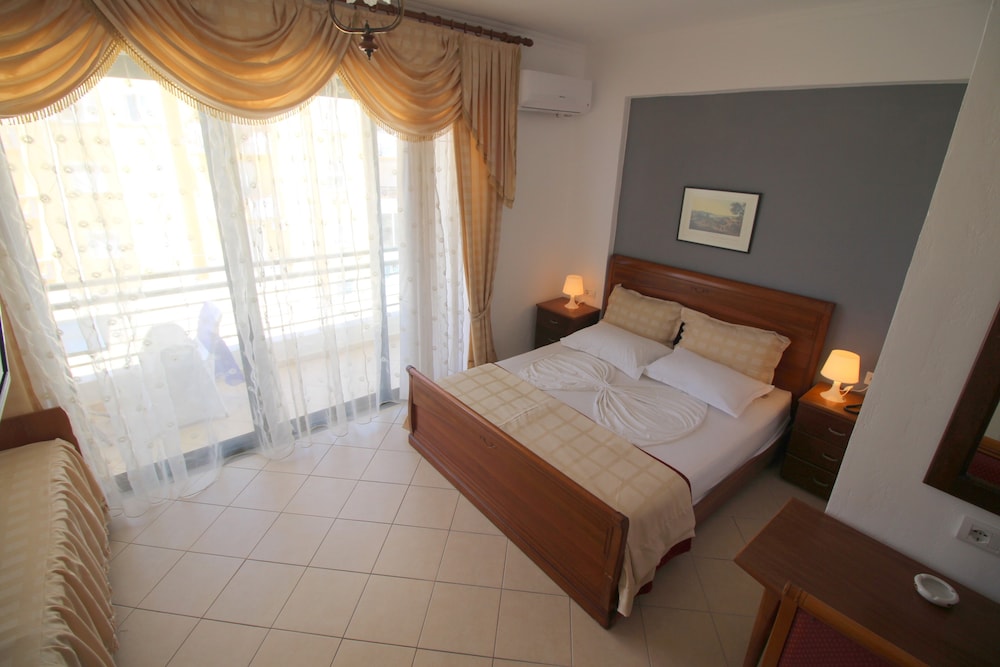 Superior Triple Room, Pool View