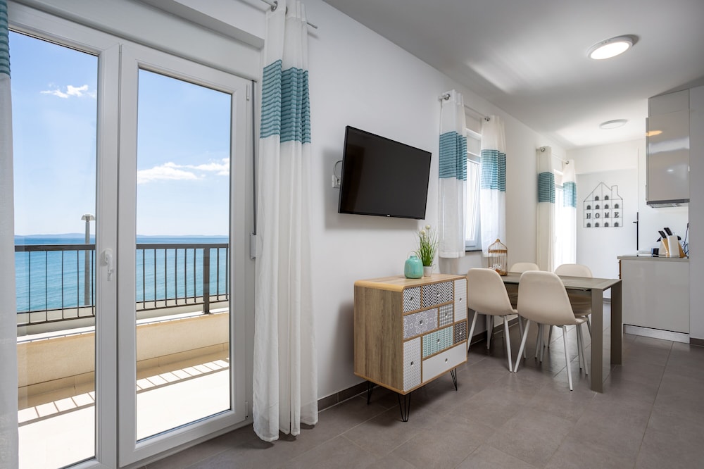 Standard Apartment, Sea View, Beachfront photo 2