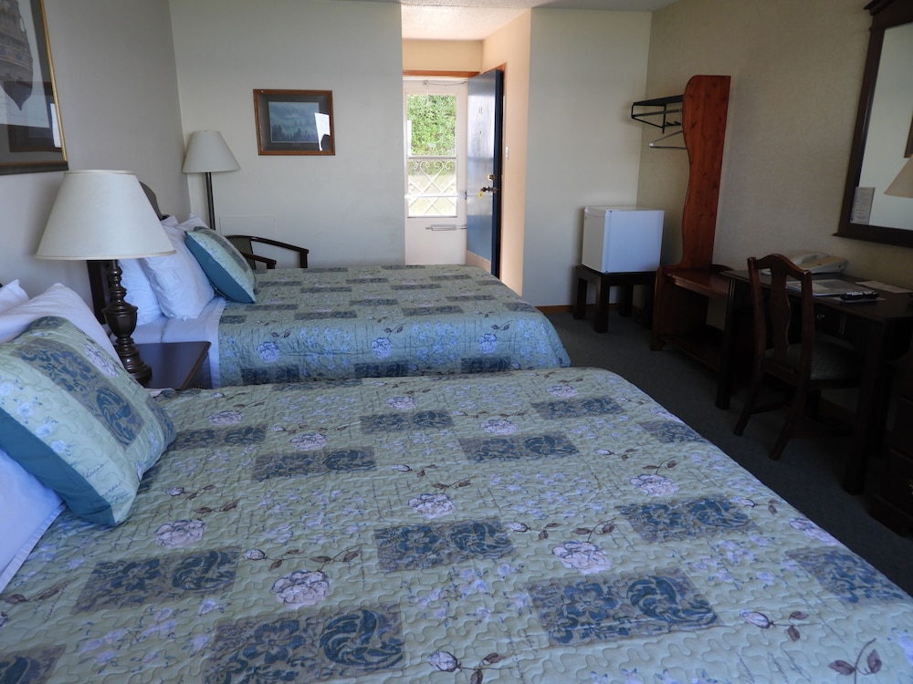 Signature Room, 2 Queen Beds, Sea View photo 3