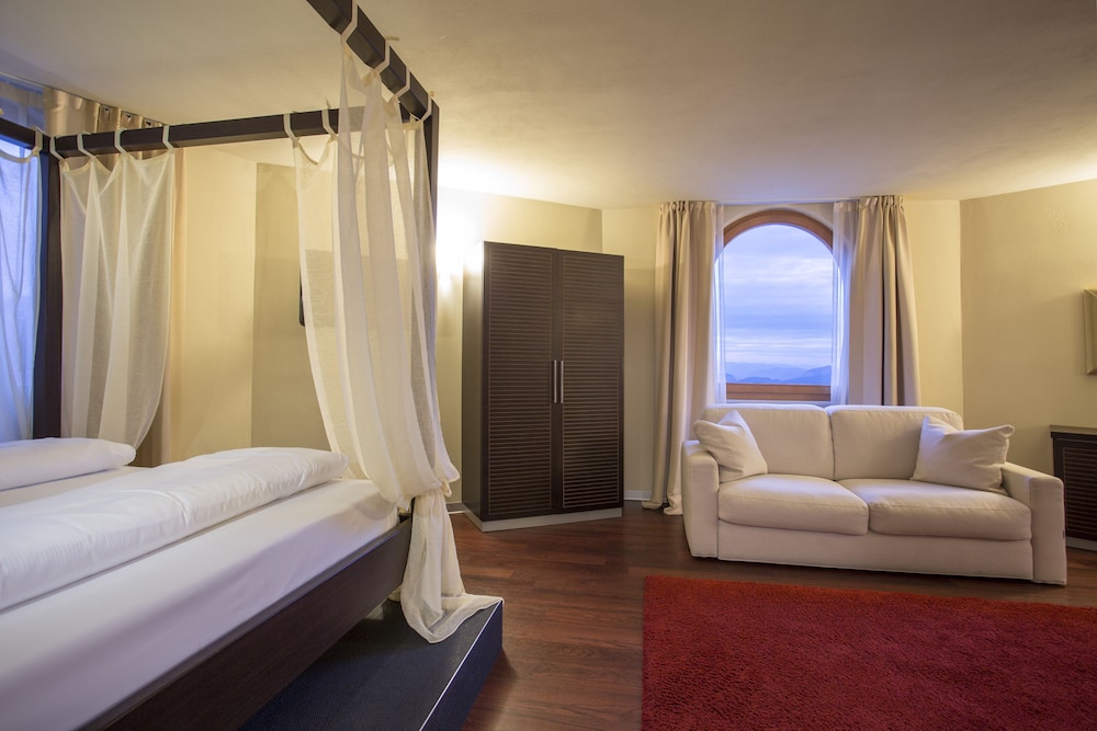 Quadruple Room (Love)