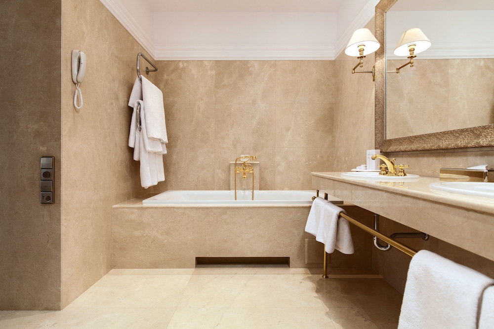 Junior Suite with SPA access - Photo 9