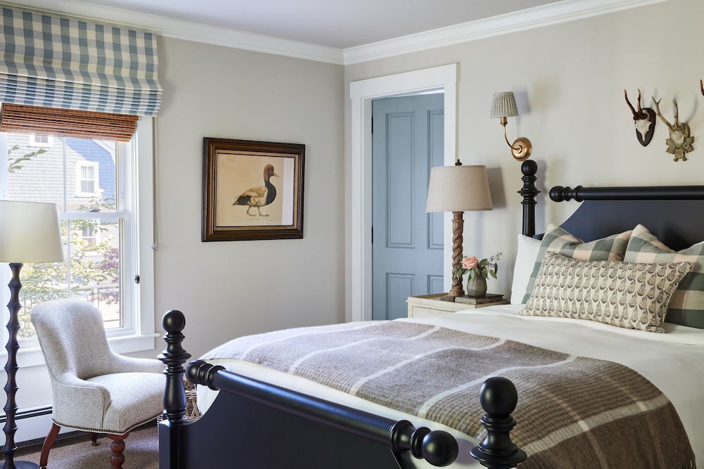 Premium Room, 1 Queen Bed (Original Farmhouse)