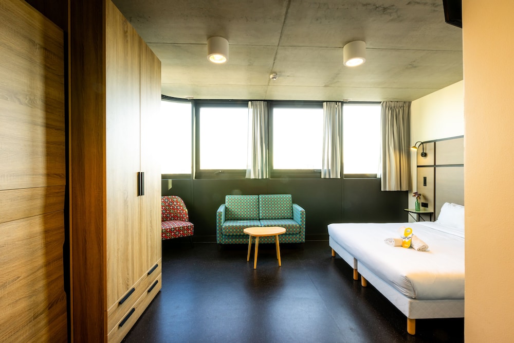 Premium Quadruple Room, 1 Bedroom, City View photo 3