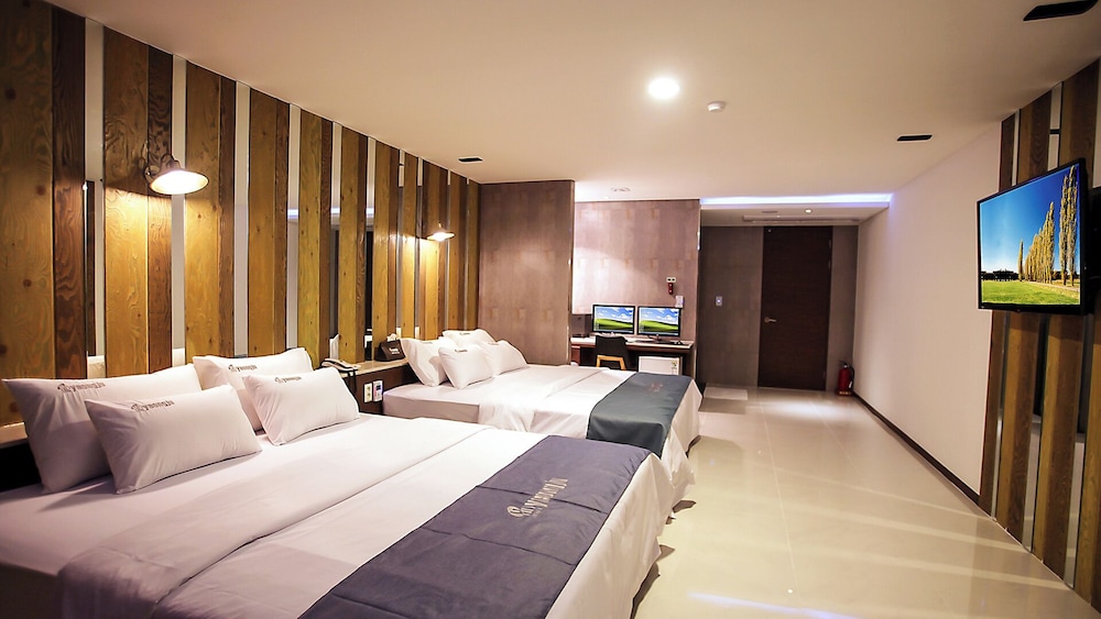 Deluxe Twin Room, City View