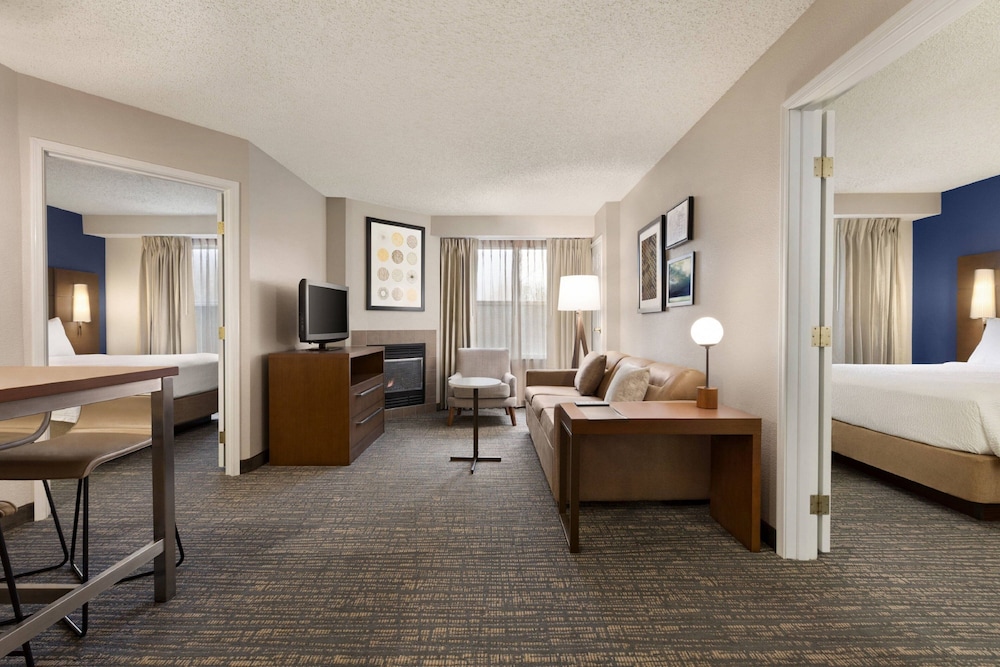 Suite, 2 Bedrooms - Photo 1