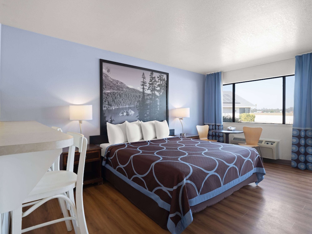 Room, 1 King Bed, Non Smoking (Efficiency) - Photo 2