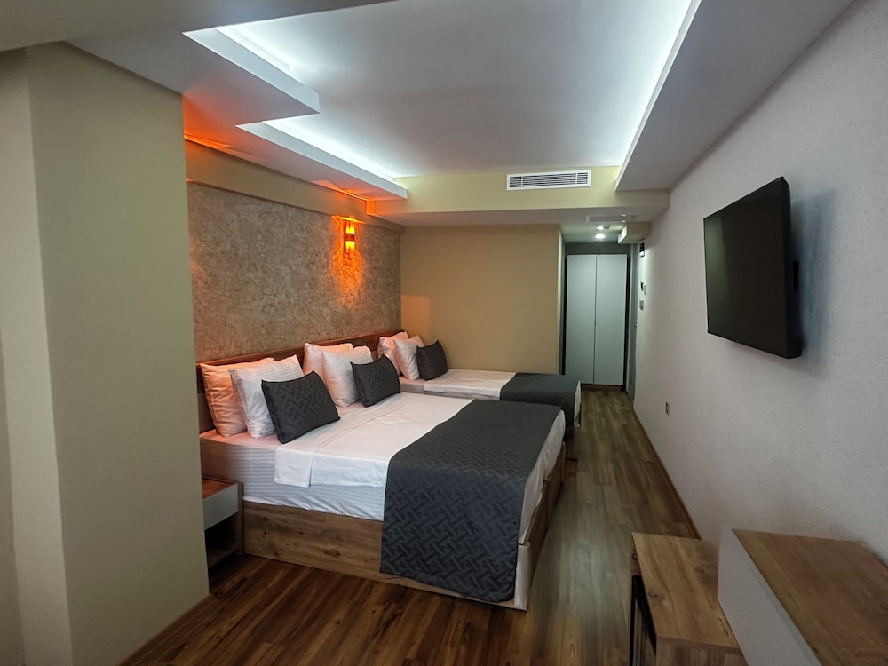 Standard Quadruple Room, Balcony, Courtyard View photo 1