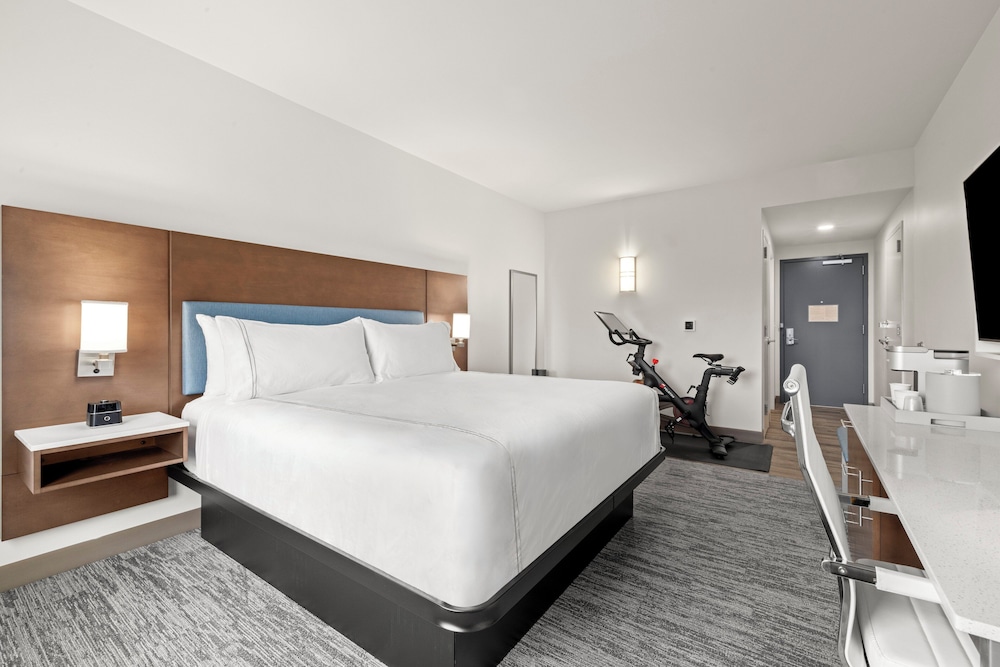 Premium Room, 1 King Bed (Peloton Spin Bike)