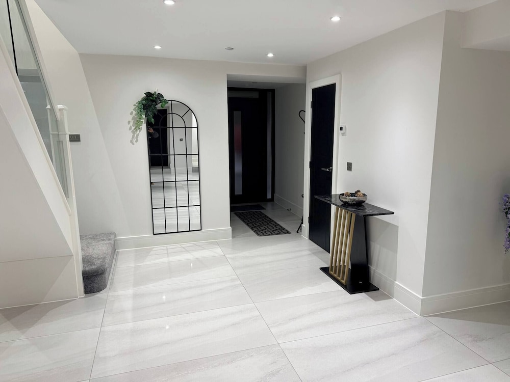 Luxury Home 5 Bedroom 3 Bathroom Games Room Parking, Foto 40