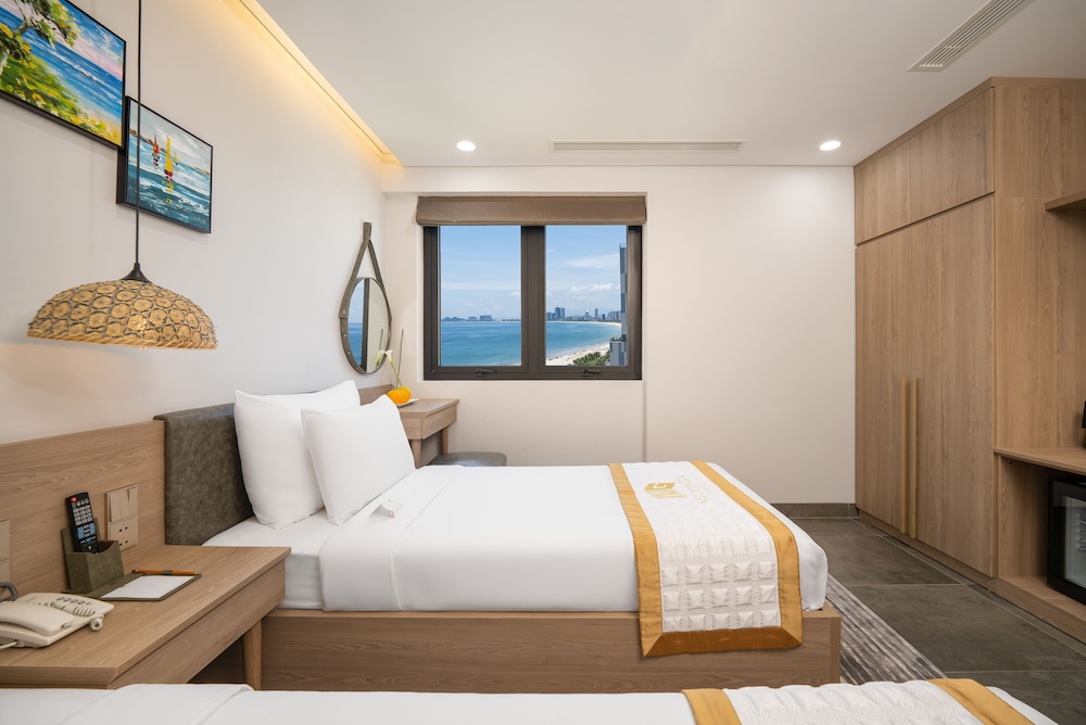 Deluxe Twin Room With Sea View - Photo 2