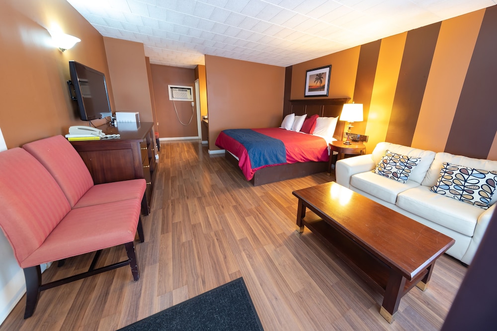 Deluxe Room, 1 King Bed, Non Smoking photo 3