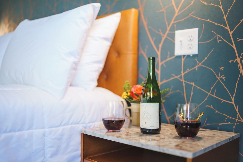 Deluxe Quadruple Room, 2 Queen Beds, Mountainside photo 1
