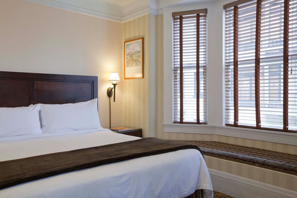 Executive Room, 1 King Bed - Photo 3