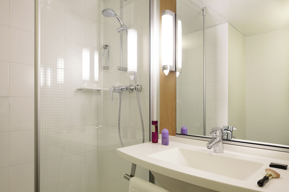 Standard Double Room, Multiple Beds - Photo 7