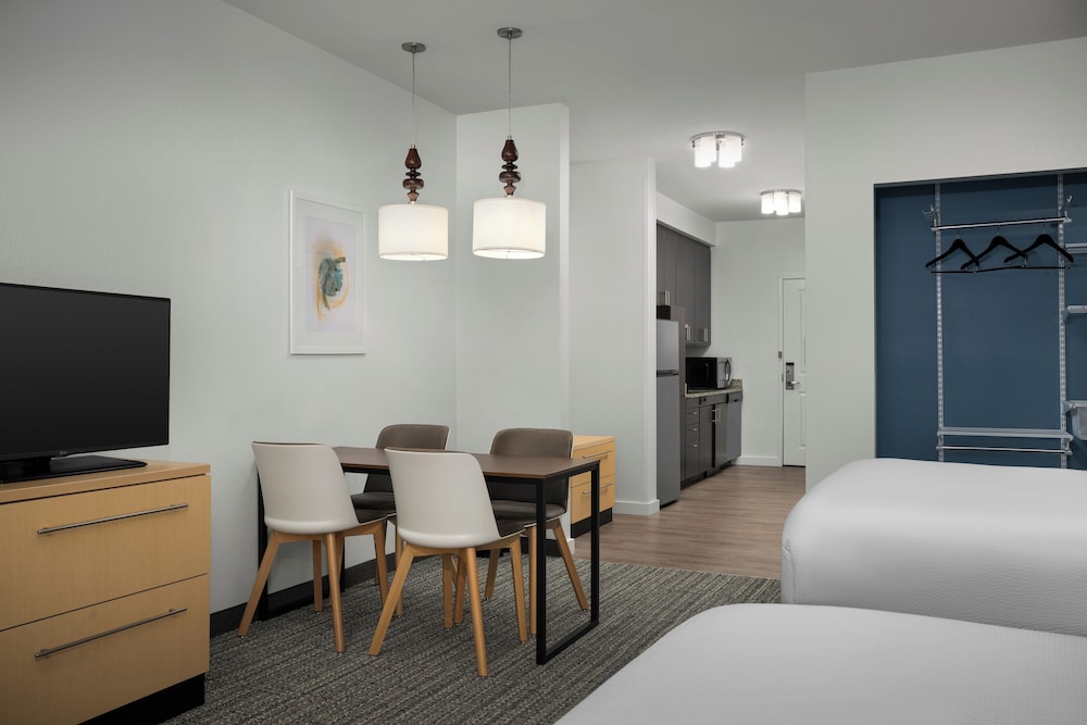 Studio, 2 Queen Beds (Mobility Accessible, Tub) photo 3