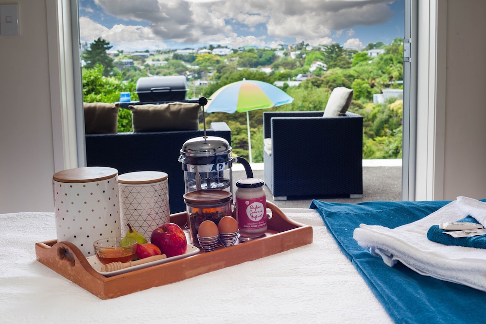 Ground Floor Garden & Patio Apartment 2 Bedrooms with Mountain View photo 1