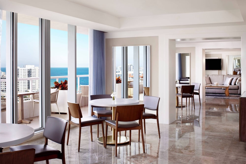 Club Room, 1 Double Bed, Partial Ocean View - Photo 11