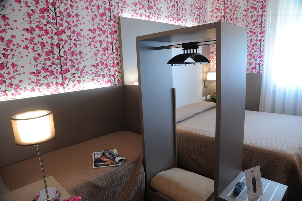 Basic Triple Room photo 2