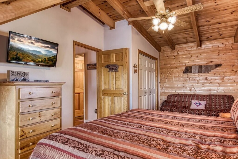 Cabin, Multiple Beds, Hot Tub, Mountain View
