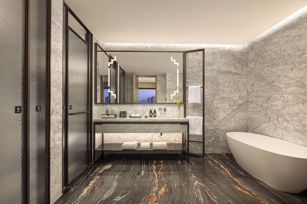 Deluxe Suite, Lake View photo 1
