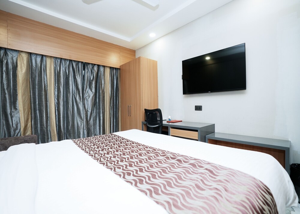 Deluxe Room, Pool View - Photo 8