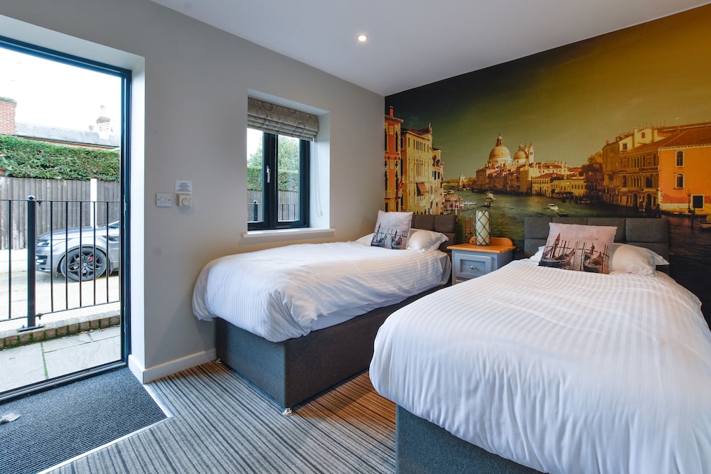 Twin Room, Ensuite (Shower Only) photo 3
